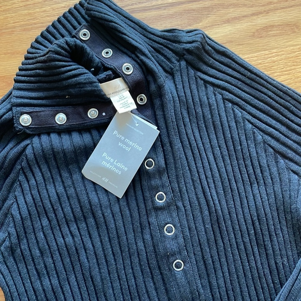 NWT 100% wool Ribbed Turtleneck Sweater with Button Details - Picture 6 of 6